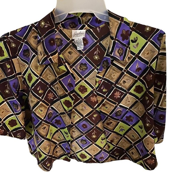 Women shirt size 14 a medium can fit! Best fits a smaller medium or a small - Picture 1 of 3